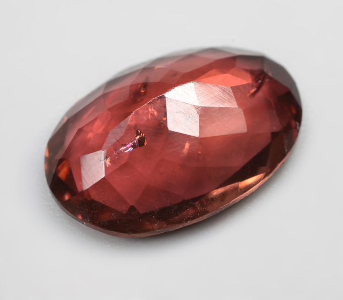 Крупный оранжевый турмалин 6,31 карата