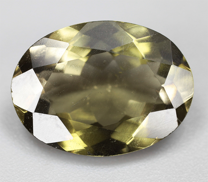 Зеленовато-желтый турмалин 4,34 карата