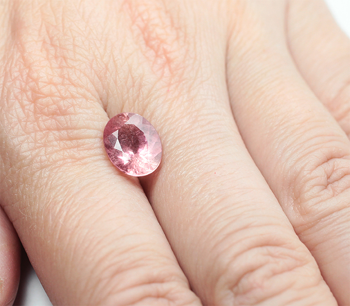 Неоново-розовый турмалин 3,54 карата