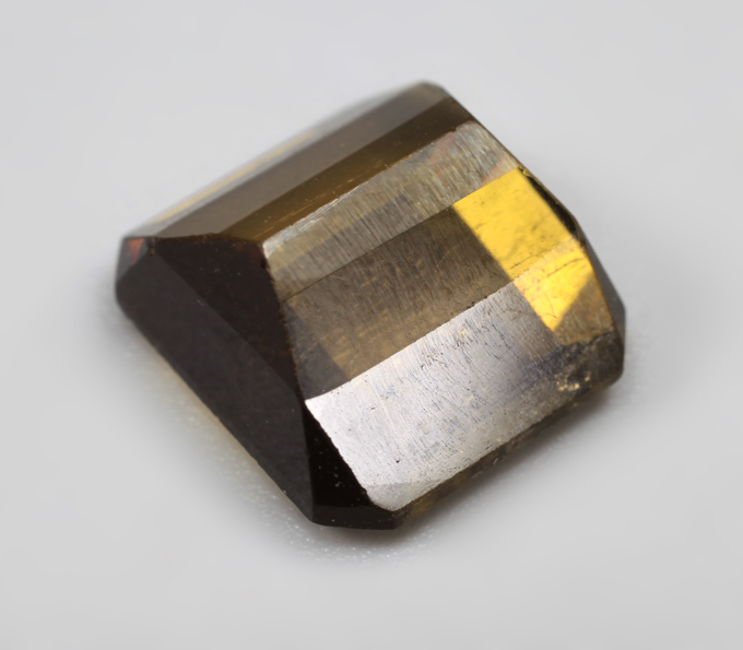 Желтый турмалин высокой чистоты 4,77 карата