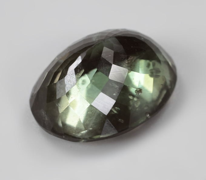 Крупный полихромный турмалин 9,18 карата