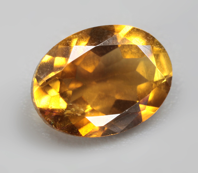 Желтый турмалин высокой чистоты 0,73 карата