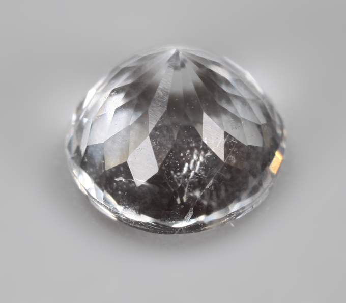 Редкий поллуцит 1,4 карата