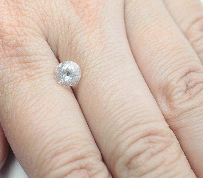 Редкий поллуцит 1,4 карата