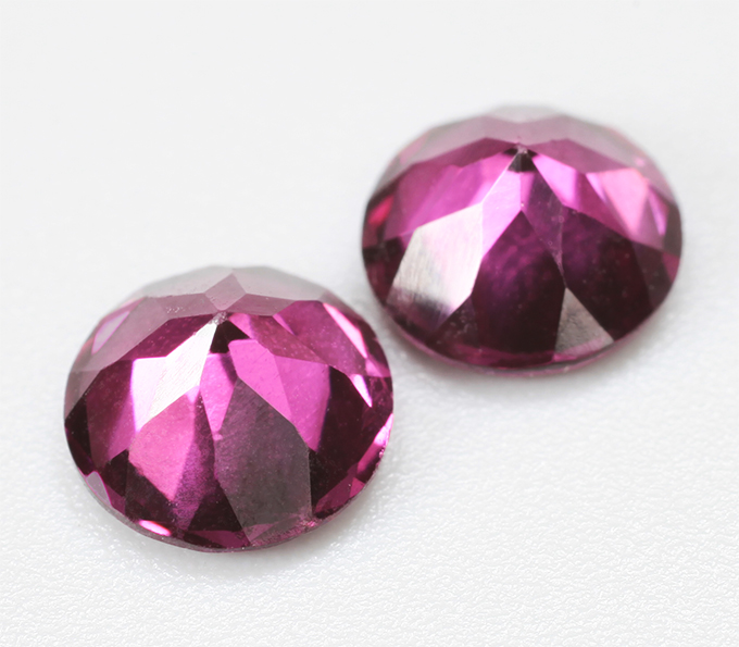 Пара родолитов гранатов высокой чистоты 1,86 карата