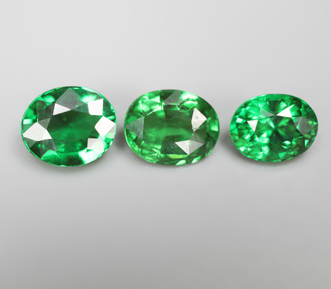 Набор из 3 «неоновых» цаворитов 2,99 карата