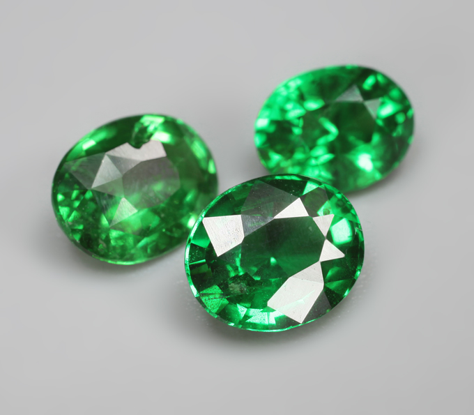Набор из 3 «неоновых» цаворитов 2,99 карата