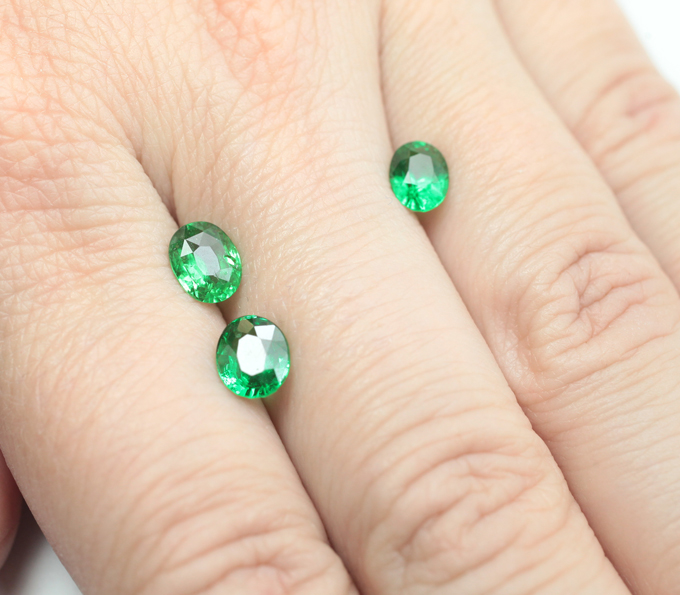 Набор из 3 «неоновых» цаворитов 2,99 карата