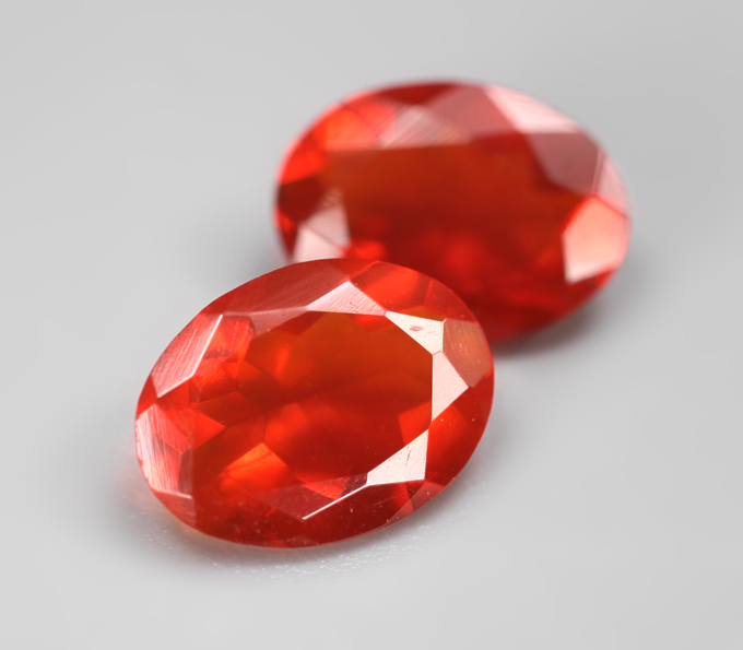 Пара мексиканских «огненных» опалов 1,5 карата