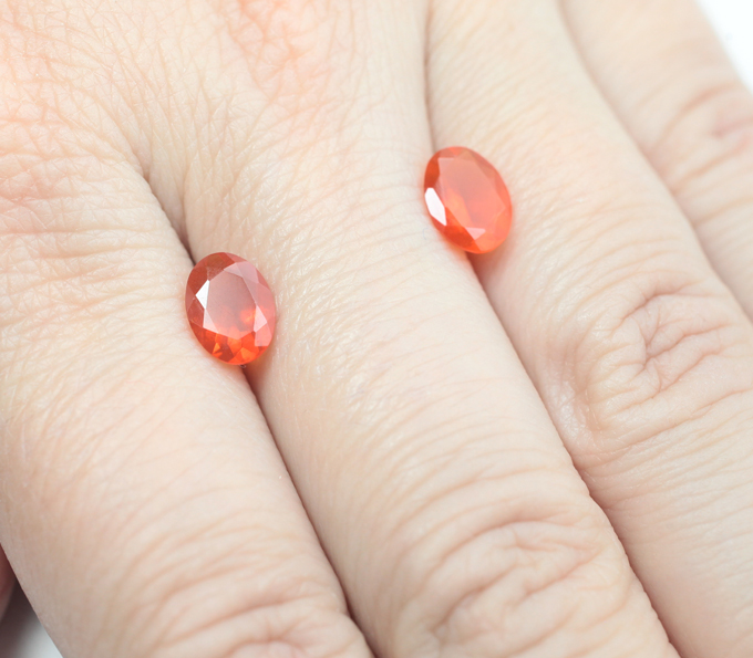 Пара мексиканских «огненных» опалов 1,5 карата