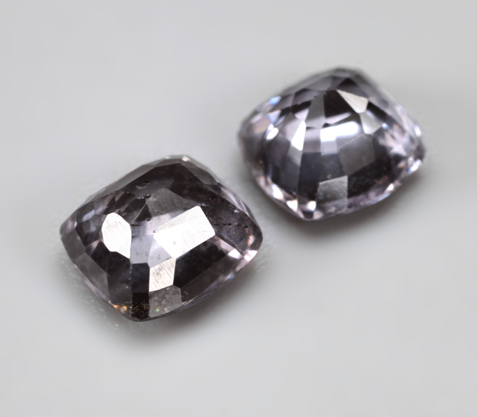 Пара пастельно-сиреневых шпинелей 2,37 карата