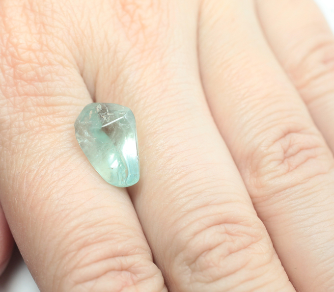 Уральский голубовато-зеленый берилл 8,23 карата