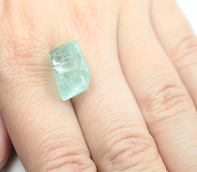 Уральский голубовато-зеленый берилл 15,77 карата