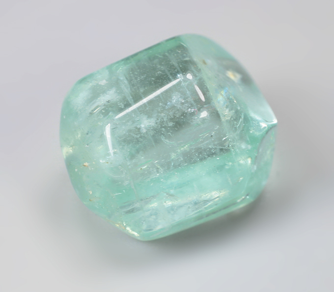 Уральский голубовато-зеленый берилл 10,4 карата