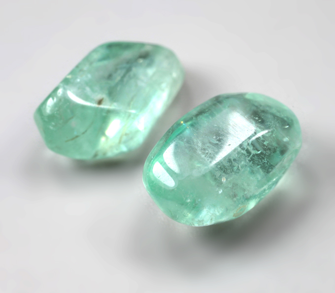 Пара уральских голубовато-зеленых бериллов 13,39 карата