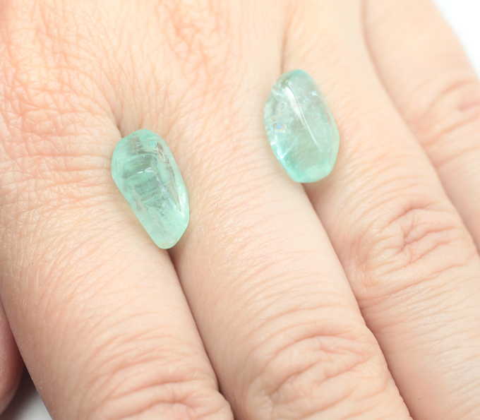 Пара уральских голубовато-зеленых бериллов 13,39 карата