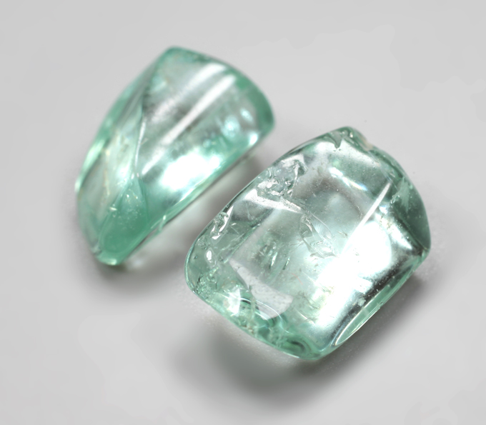 Пара уральских голубовато-зеленых бериллов 10,42 карата