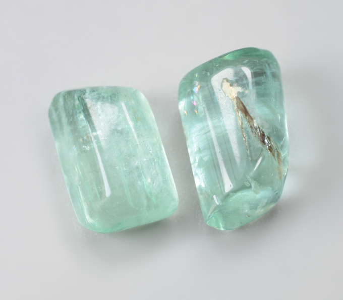 Пара уральских голубовато-зеленых бериллов 13,86 карата