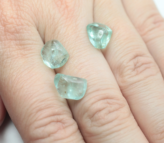 Набор из 3 уральских голубовато-зеленых  бериллов 13,25 карата