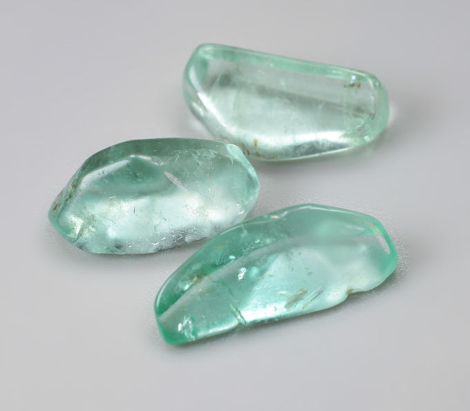 Набор из 3 уральских голубовато-зеленых бериллов 7,03 карата