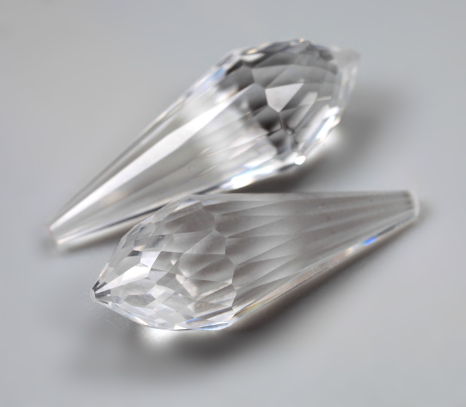 Пара бриолетов чистейшего бесцветного кварца португальской огранки 19,6 карата
