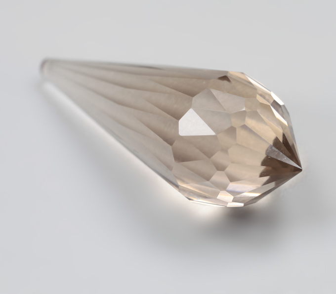 Бриолет чистейшего дымчатого кварца португальской огранки 7,9 карата