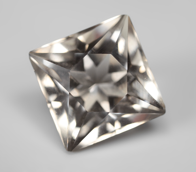 Чистейший дымчатый кварц португальской огранки 10,8 карата