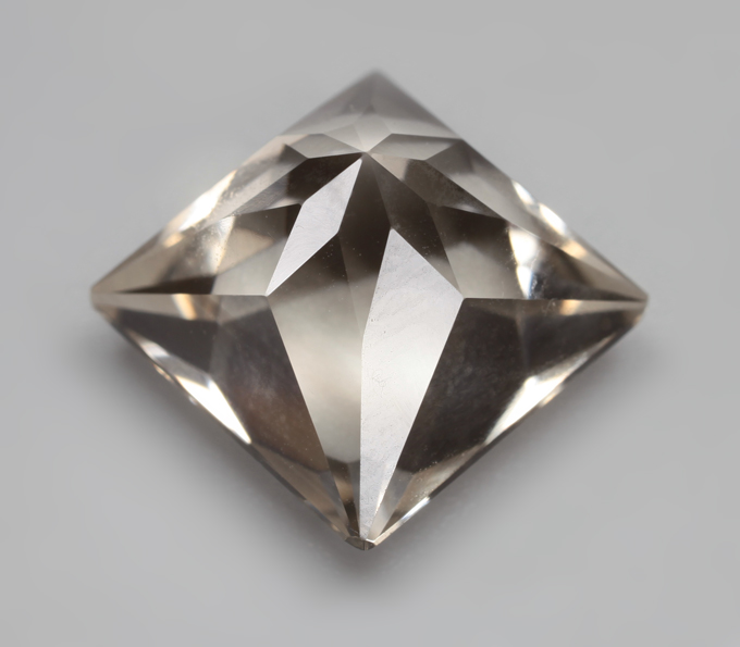 Чистейший дымчатый кварц португальской огранки 10,8 карата