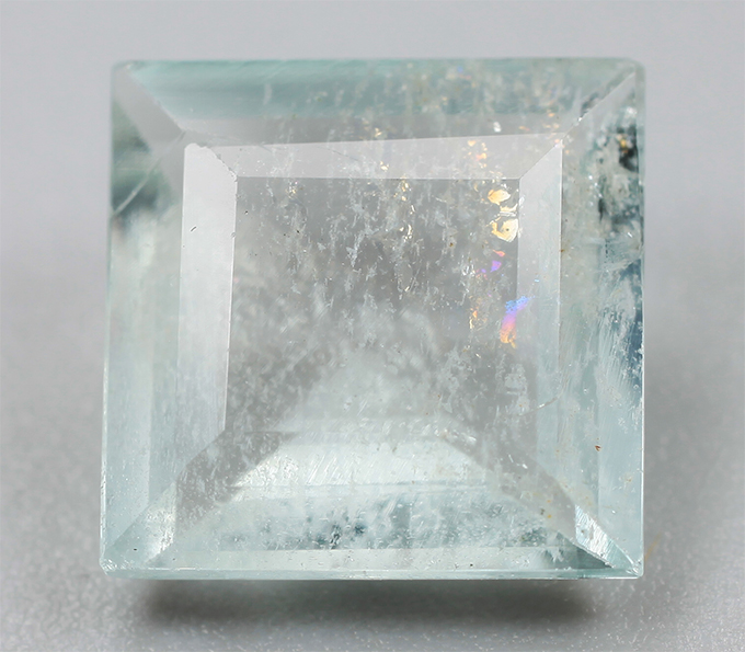 Голубовато-зеленый берилл редкой огранки 2,72 карата