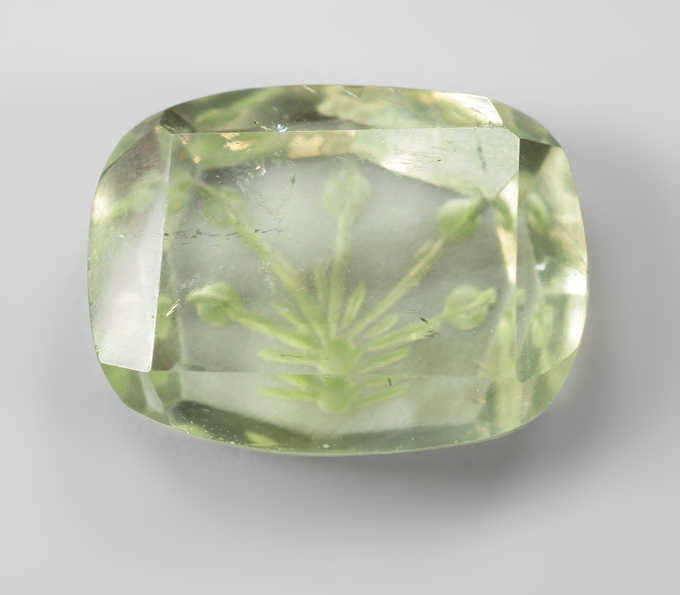 Резной зеленый аметист 10,58 карата