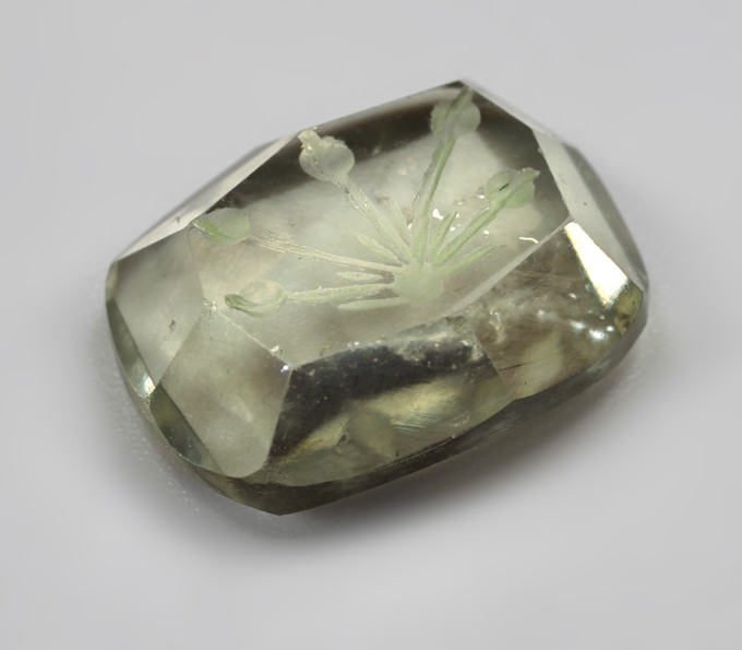 Резной зеленый аметист 10,58 карата