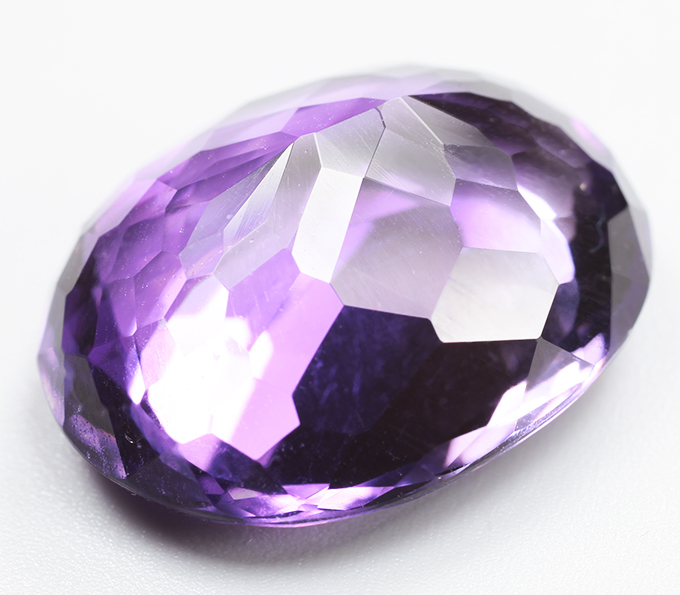 Насыщенный аметист высокой чистоты 15,86 карата