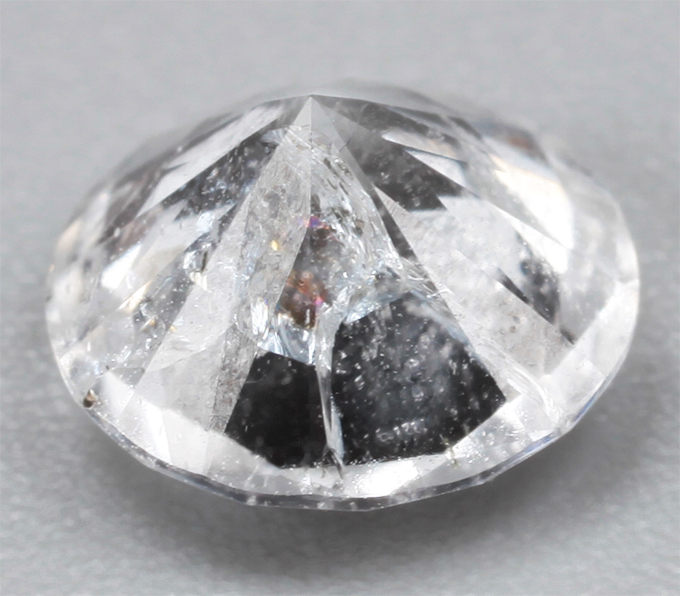 Ограненный бесцветный фенакит 0,79 карата