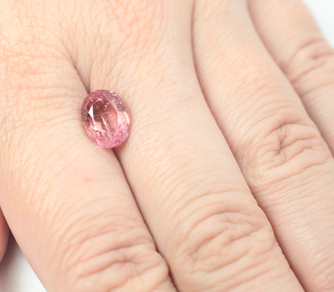 Насыщенно-розовый турмалин 3,41 карата