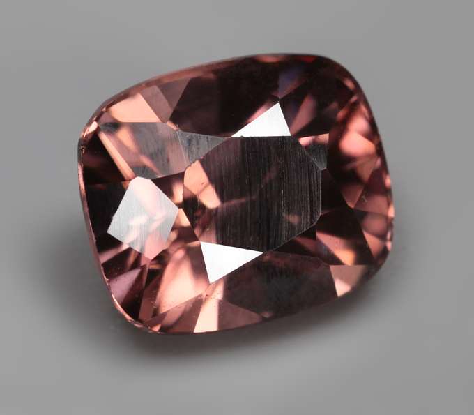 Чистейший падпараджа циркон 2,72 карата