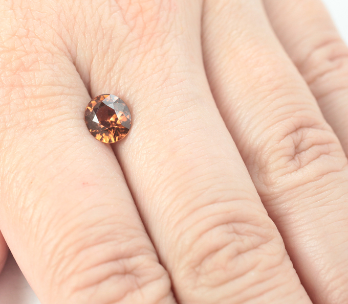 Чистейший желто-оранжевый циркон 2,54 карата