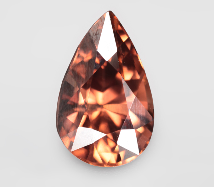 Чистейший розовато-оранжевый циркон 2,93 карата