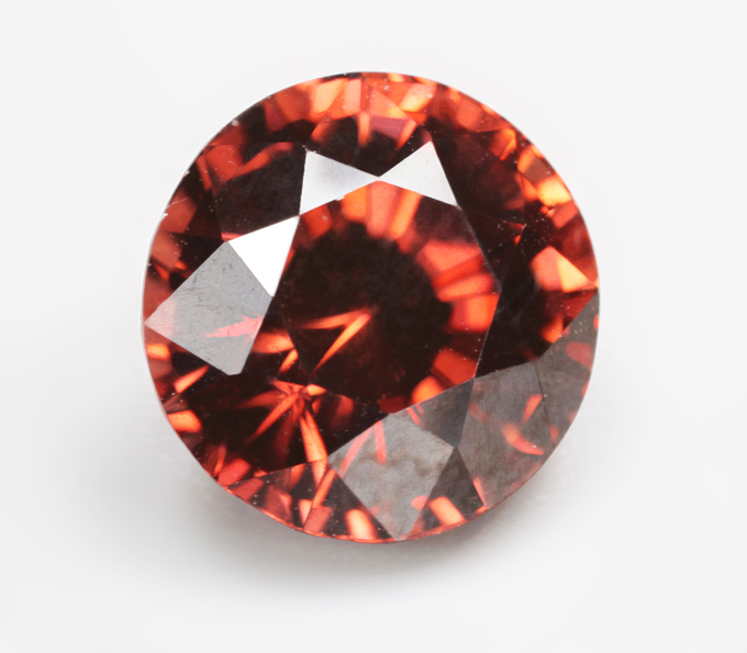 Чистейший розово-оранжевый циркон 2,75 карата