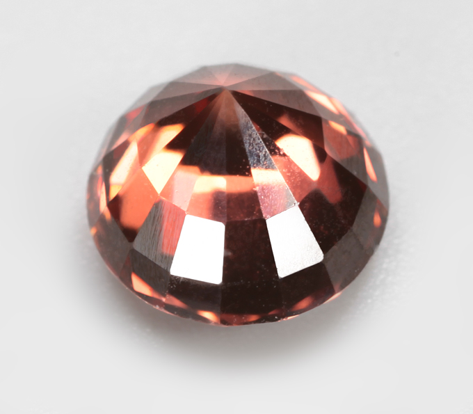 Чистейший розово-оранжевый циркон 2,75 карата