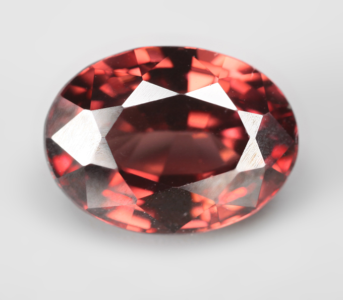 Чистейший розово-оранжевый циркон 3,67 карата