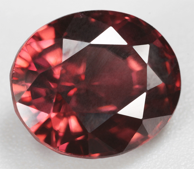 Чистейший оранжево-красный циркон 3,66 карата