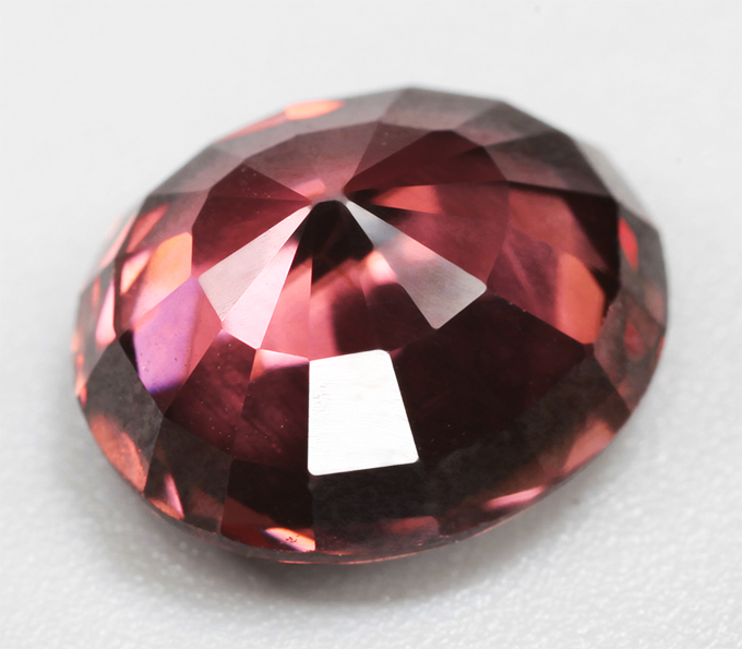 Чистейший оранжево-красный циркон 3,66 карата