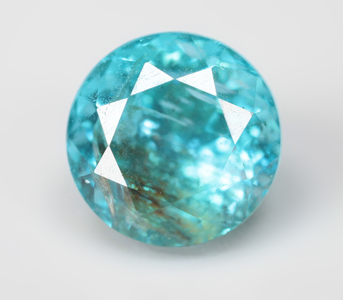 "Неоновый" апатит 2,2 карата