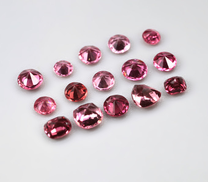 Набор из 15 ярко-неоновых шпинелей 1,95 карата