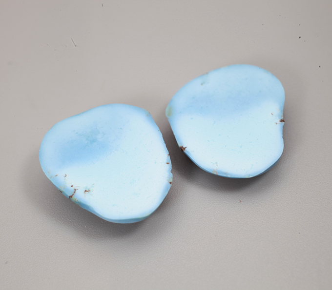 Крупная пара кабошонов голубой казахстанской бирюзы 18,95 карата