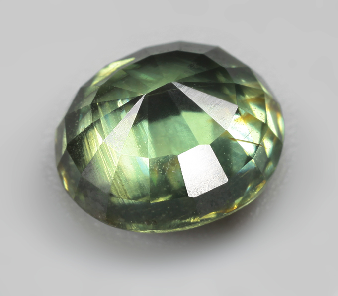 Редкий зеленый циркон 2,21 карата