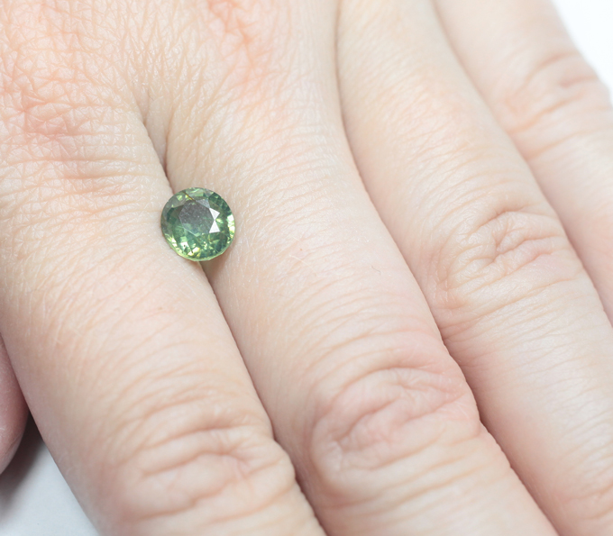 Редкий зеленый циркон 2,21 карата