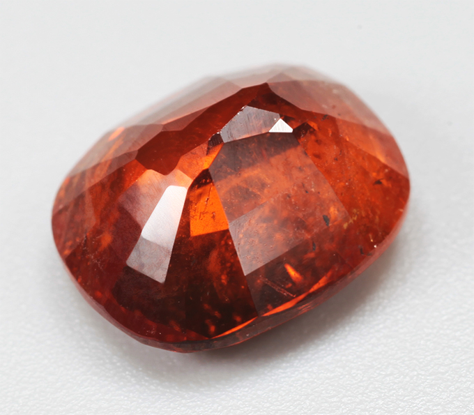 Крупный спессартин гранат 4,73 карата