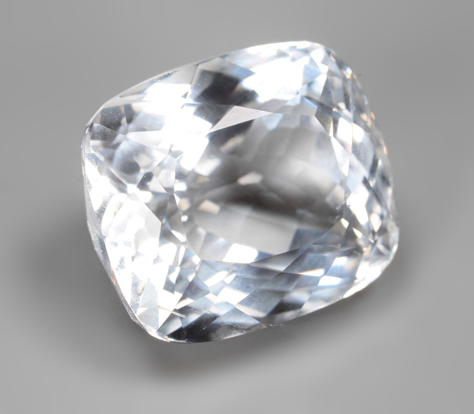 Крупный гошенит высокой чистоты 16,15 карата