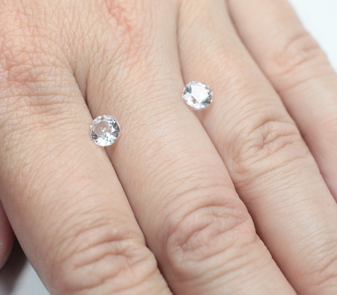 Пара бесцветных данбуритов 1,62 карата